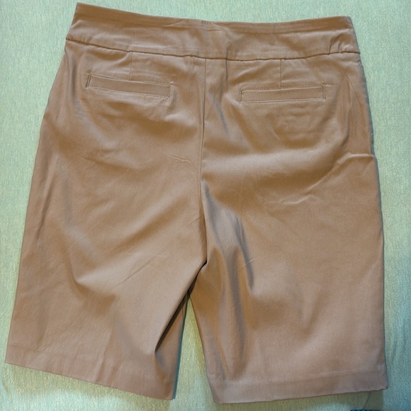 Kim Rogers Tummy control stretch beige Bermuda shorts size 16 NWOT, pull-on - Picture 10 of 12